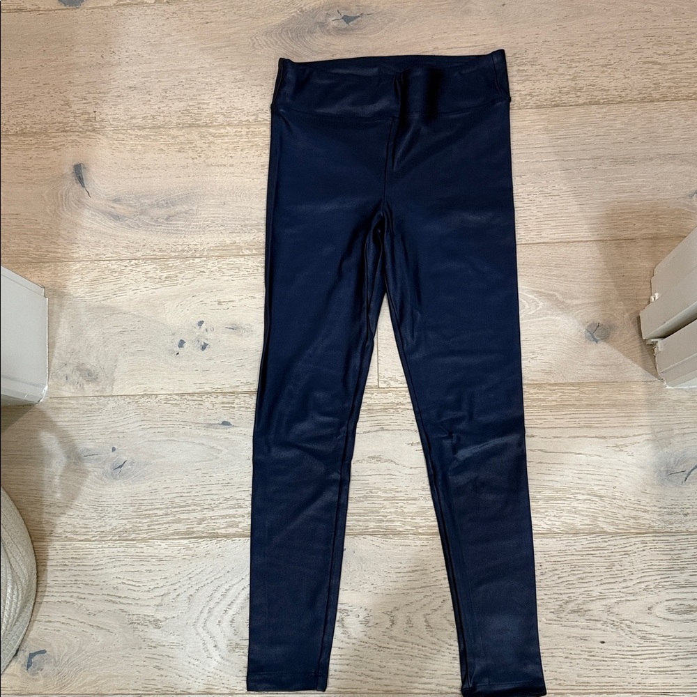 Koral Lustrous Leggings Medium Navy Shine Regular Rise.
Like new. Worn once